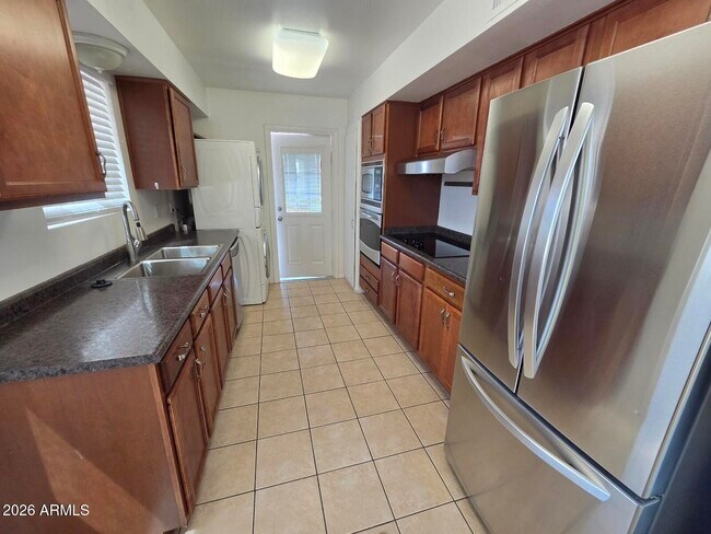 Foto del edificio - 6401 E Parkview Dr