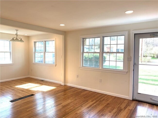 Foto del edificio - 89 Cortland Cir