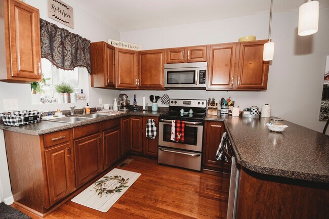 Building Photo - Charming two bedroom one bathroom home on ...