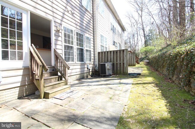 Building Photo - 7729 Heritage Woods Way