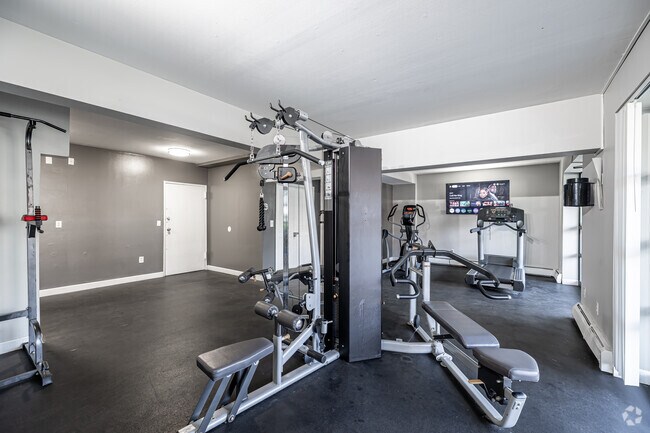 Gimnasio - 873 West Boulevard