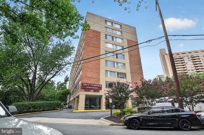 Photo - 1210 N Taft Street Unit 105 Apartment