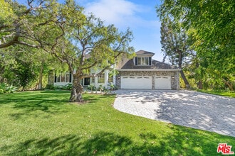 Building Photo - 5958 Busch Dr