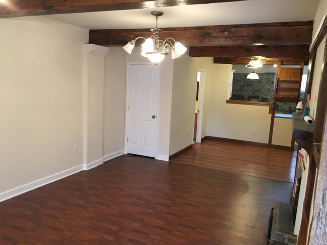 Building Photo - 20 Catalpa Ct