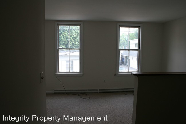 Building Photo - 304-308-308 Main St