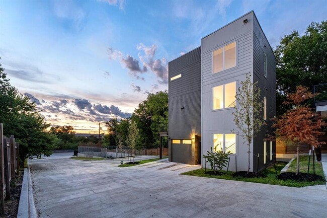 Foto del edificio - 2309 Montopolis Dr