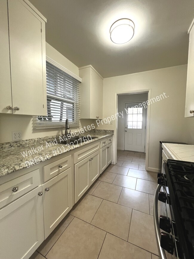 Building Photo - 102 Palm Ct Dr