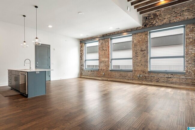 Building Photo - 1801 2nd Ave N
