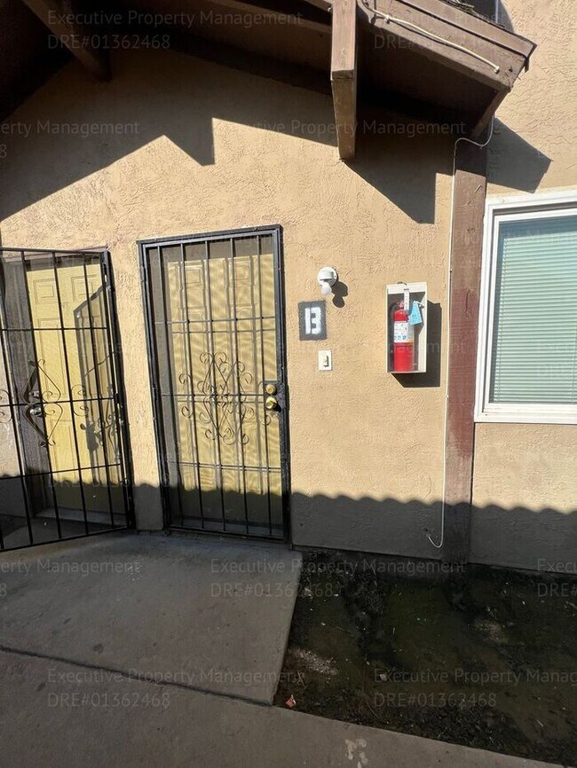 Foto del edificio - 2 bedroom, 1.5 bathroom townhouse.