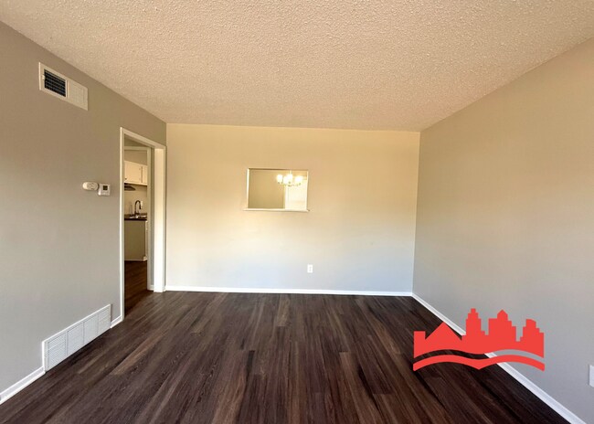 Foto del edificio - 5286 Broken Oak Dr