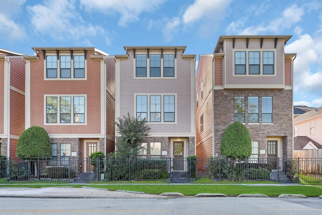 Foto principal - 1046 W 23rd St