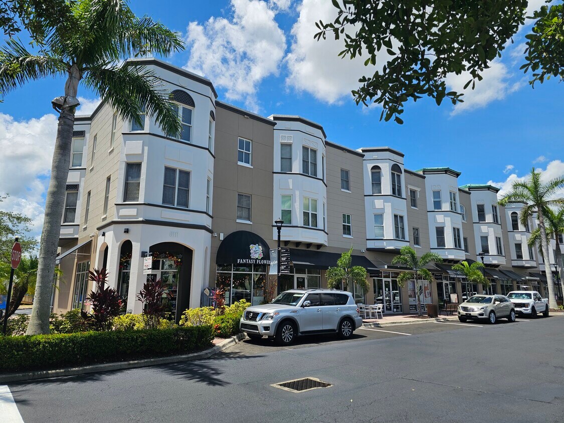 Front of building - 8111 Lakewood Main St (Lakewood Ranch, FL)