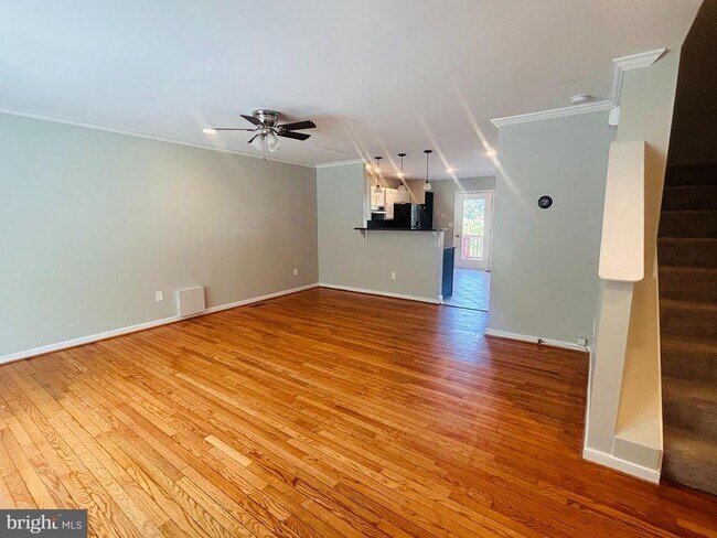 Building Photo - 400 Munsons Hill Ct