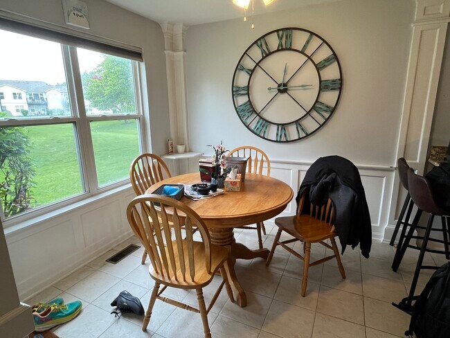 Foto del edificio - 408 Woodview Cir