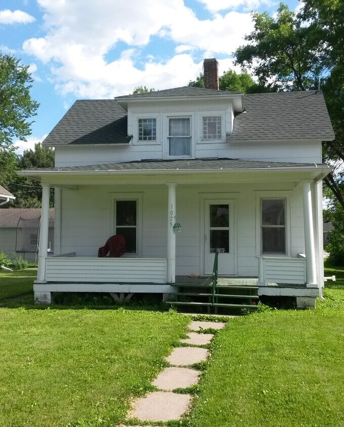 Primary Photo - 1025 E 10th St