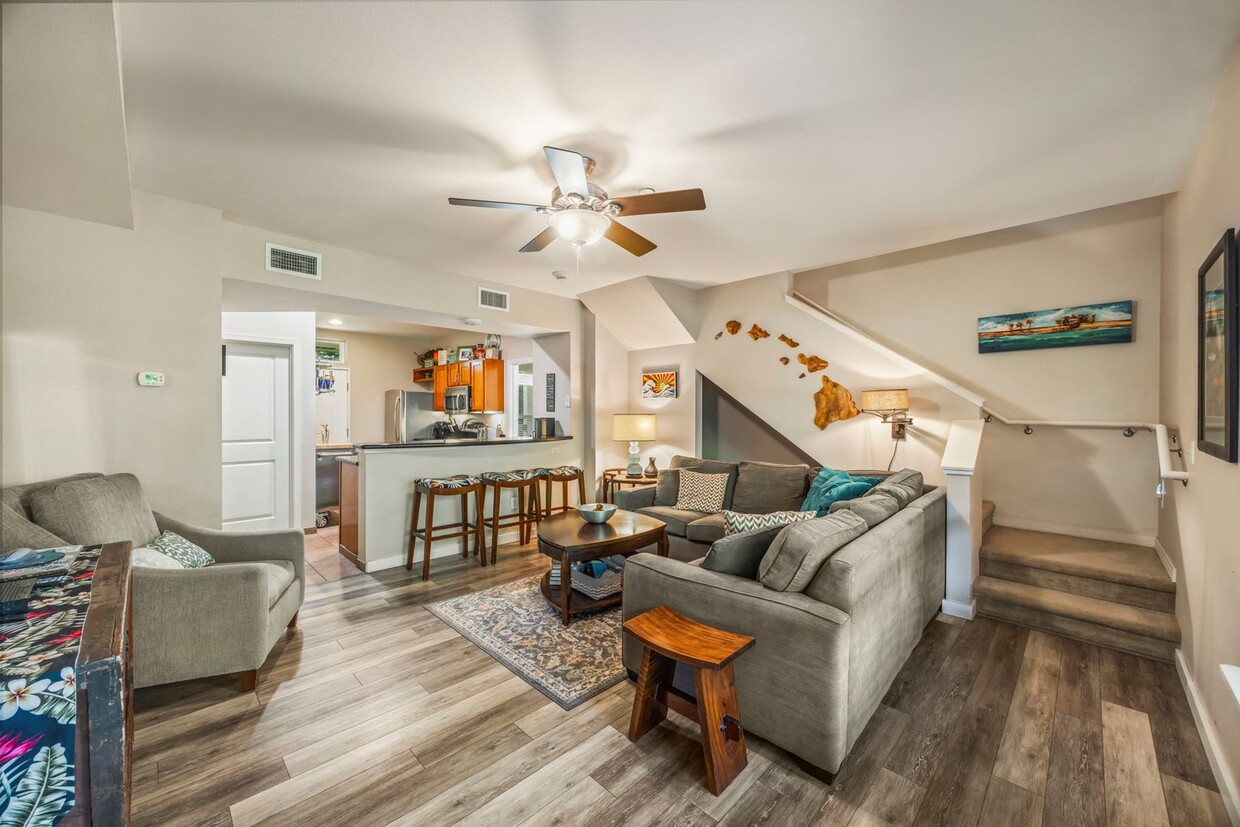 Primary Photo - Available NOW! Spacious 3-Bedroom Furnishe...