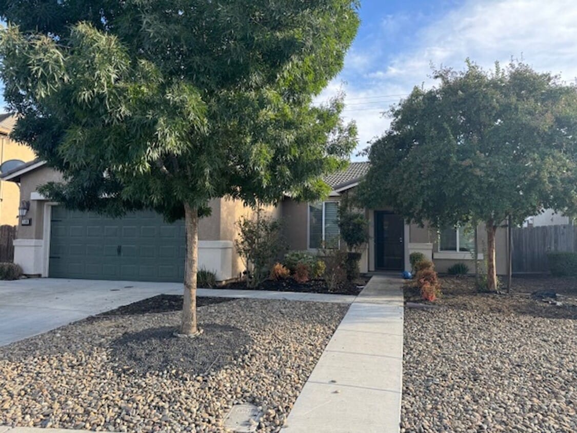 Primary Photo - Nice Family Home in Quiet Neighborhood