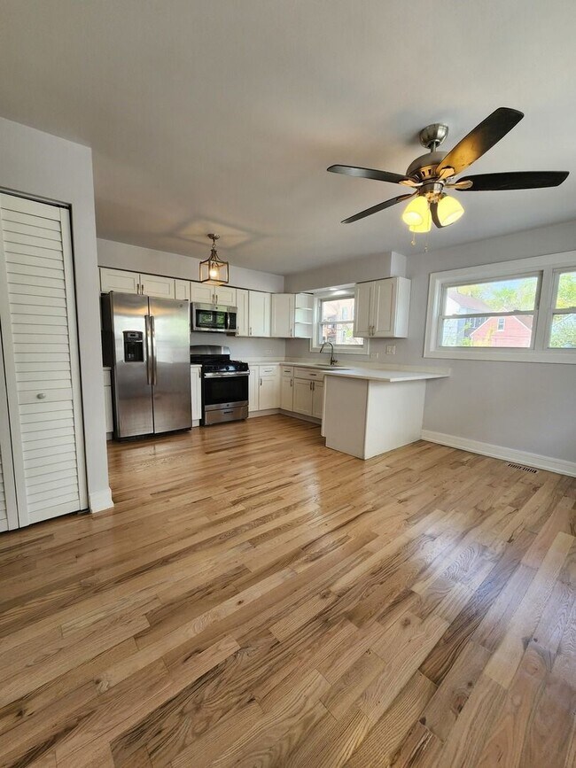 Foto del edificio - Amazing 3 bed/1.5 bath Updated unit
