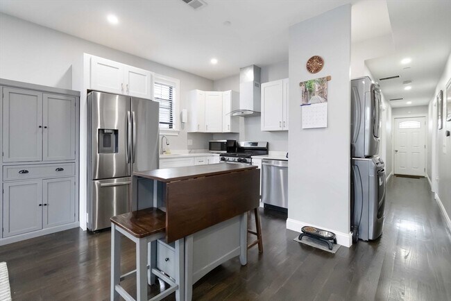 Building Photo - 18 Albion St