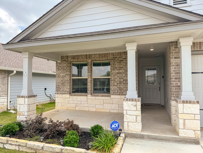 Building Photo - Available NOW This charming 1 story, 3 bed...