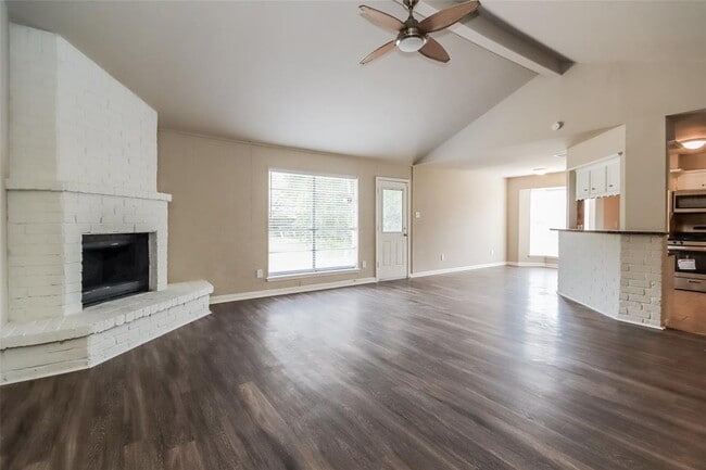 Building Photo - 14003 Apple Dr