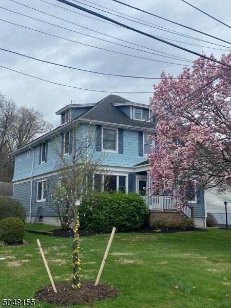 Primary Photo - 6 Gates Ave
