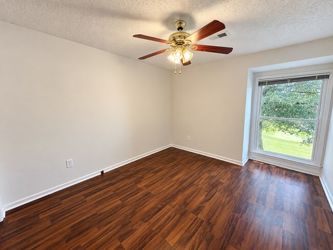 Foto del edificio - 3106 Bethel Rd