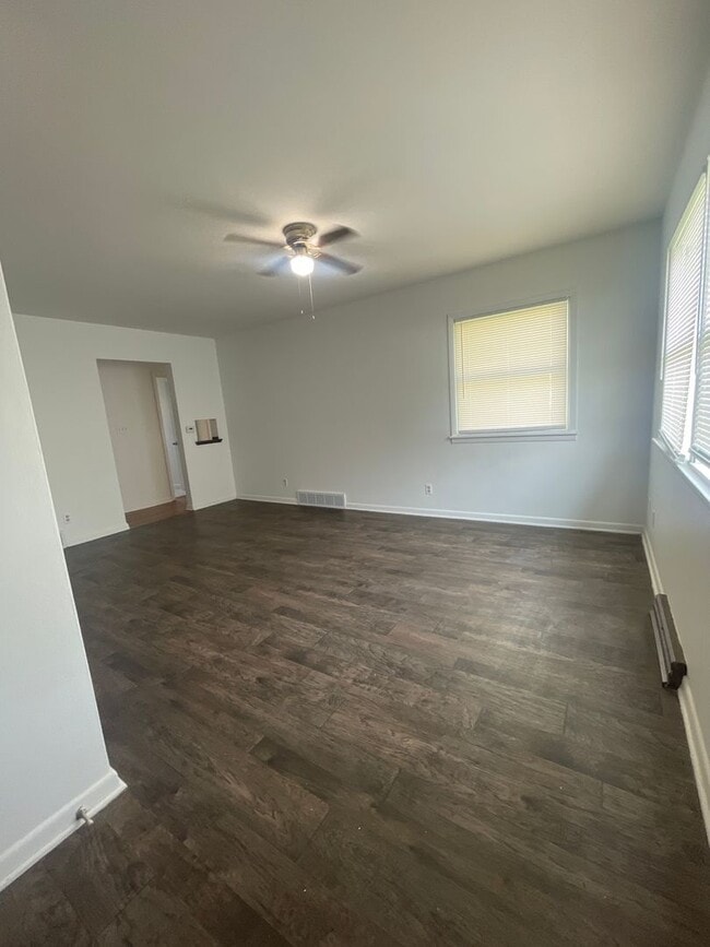 Foto del edificio - 2 bedroom 1 bath duplex