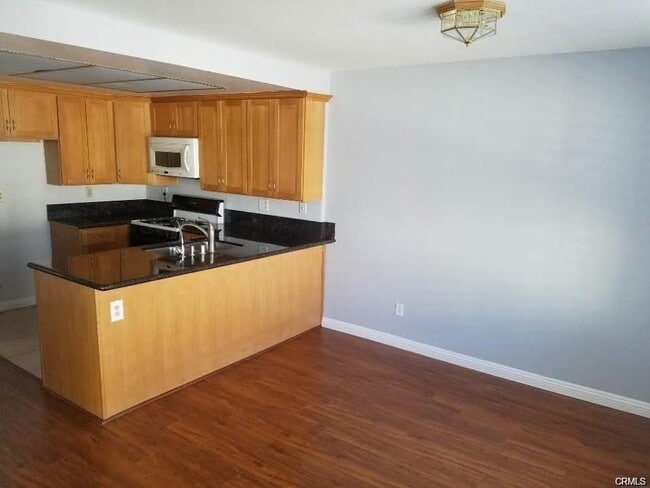 Building Photo - 928 Whitewater Dr