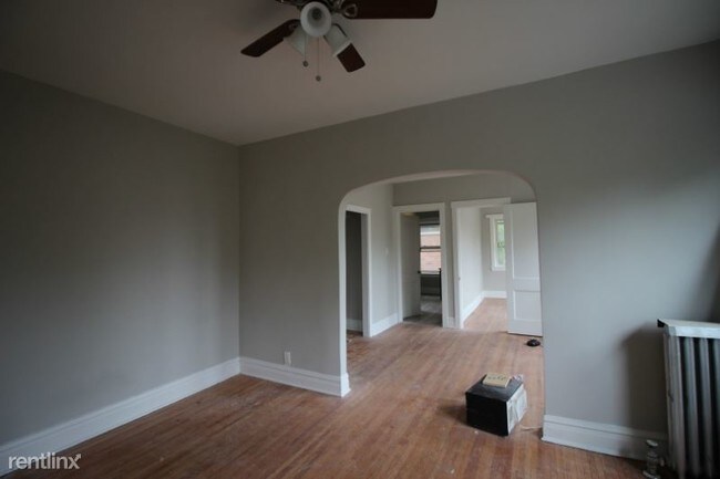 Foto del edificio - 4822 W Montrose Ave