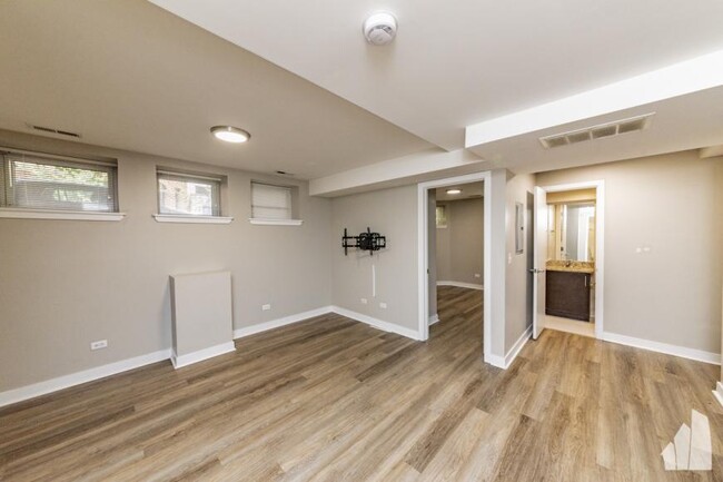 Building Photo - 2 bedroom in Chicago IL 60614