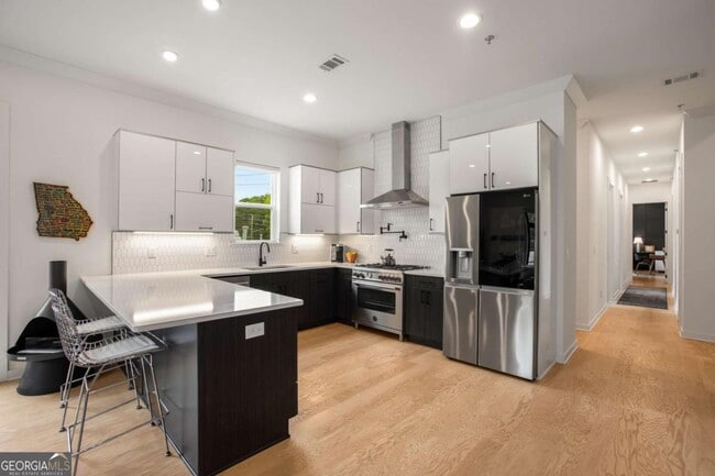 Building Photo - 417 E College Ave