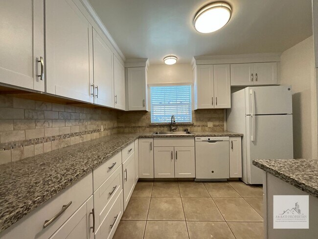 Foto del edificio - 3074 E Terrace Ave