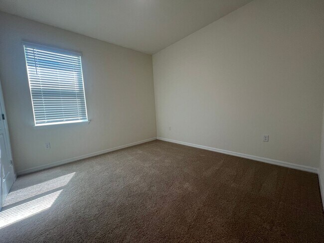 Foto del edificio - Desirable new build home in the Archers Mi...