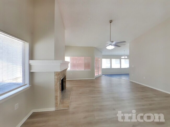 Foto del edificio - 9302 Points Edge