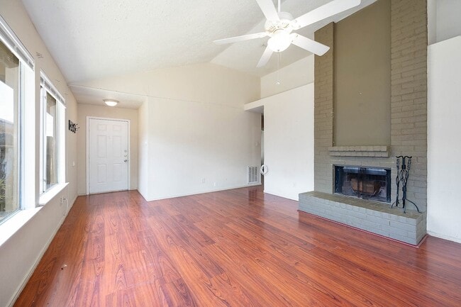 Foto del edificio - 11918 Westwold Dr