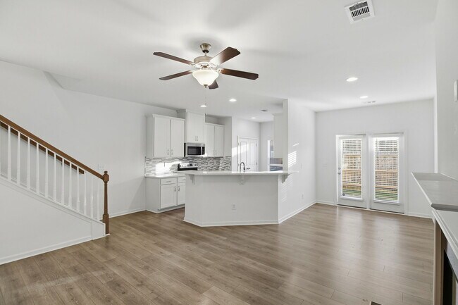 Foto del edificio - 4117 Spring Valley Cir