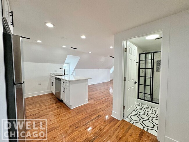 Foto del edificio - 1362 N Bosworth Ave