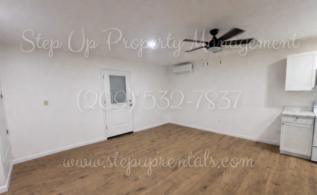 Building Photo - 494 Snell St