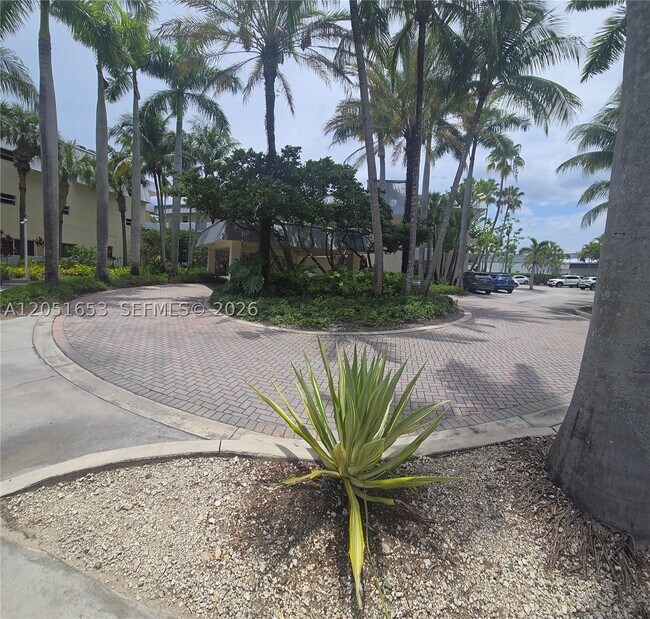 Building Photo - 8950 SW 69th Ct