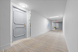 Building Photo - 900 Island Dr