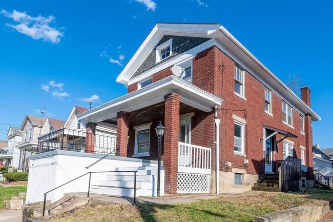 Building Photo - 5214 Warren Ave