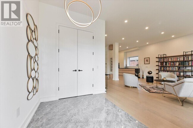 Building Photo - 36 Glenshaw Crescent