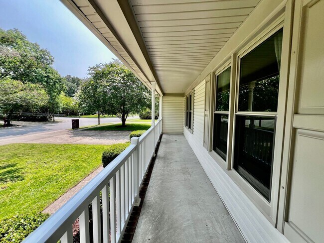 Foto del edificio - 4 bedroom ranch in the desirable Bellamy W...