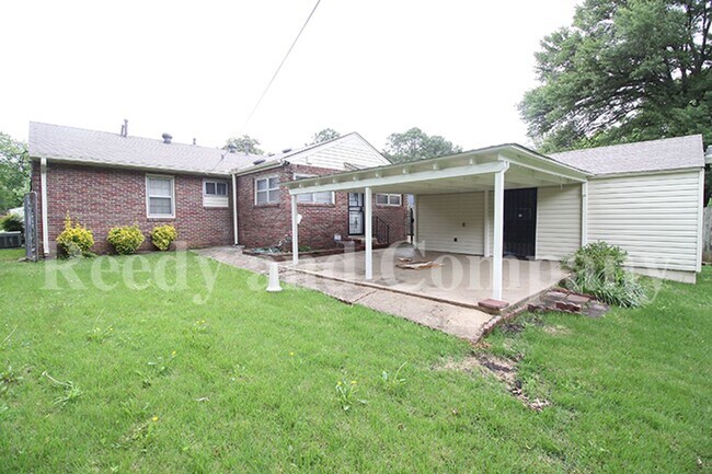 Foto del edificio - 1446 Russwood Rd