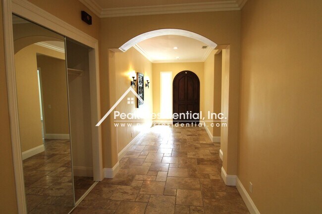 Foto del edificio - Newer Arden Area 4bd/3ba House with 2 Car ...