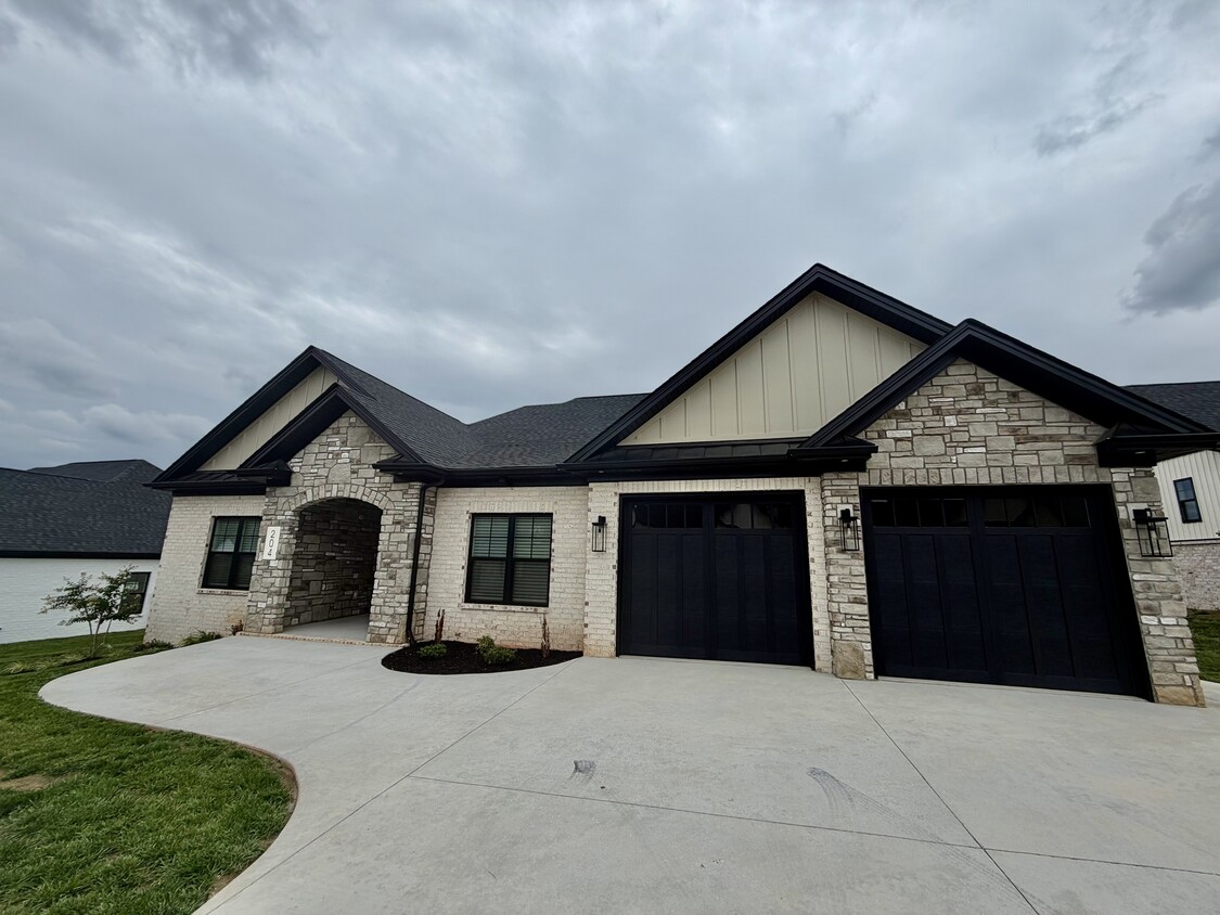 Photo - 204 Crest Ridge Ct (Rustburg, VA)