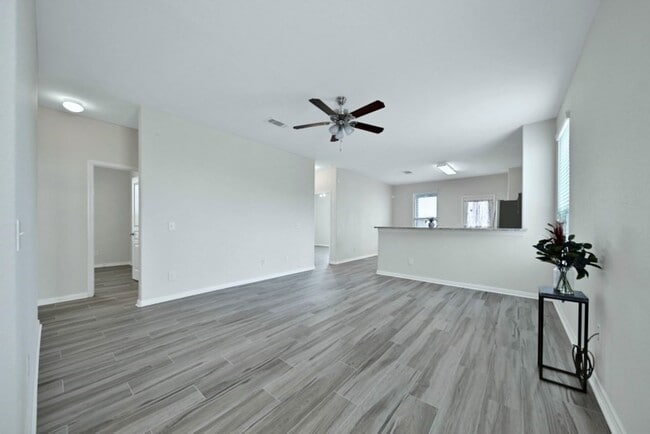 Foto del edificio - 2619 Skyview Silver Dr