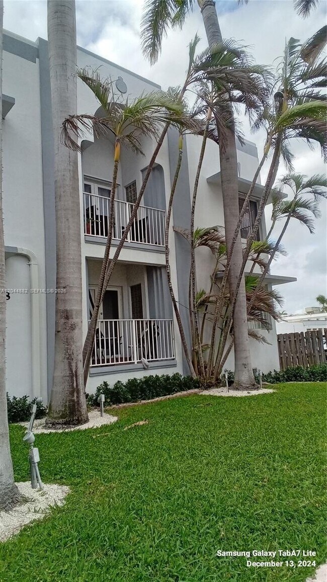 Foto del edificio - 9248 Collins Ave