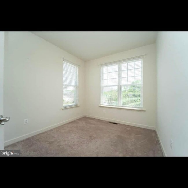 Building Photo - 7206 Wood Pond Cir